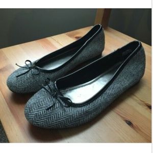 CL By Laundry Black/White Ballet Flats, Size 7